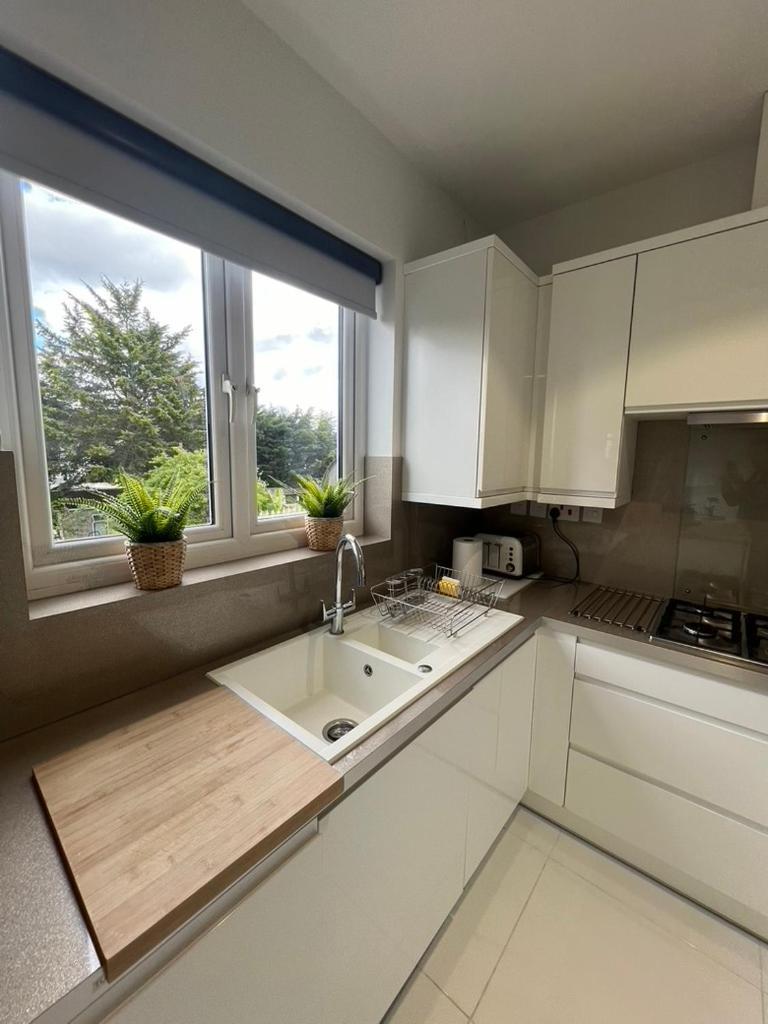 Zenobia London Luxury Apartments 핀칠리 외부 사진