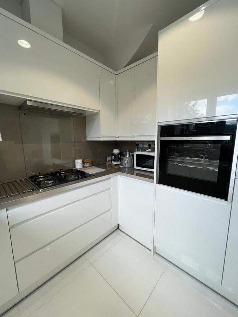 Zenobia London Luxury Apartments 핀칠리 외부 사진