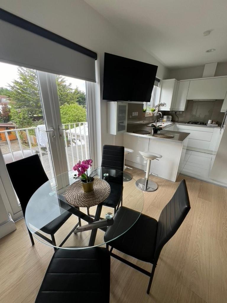 Zenobia London Luxury Apartments 핀칠리 외부 사진