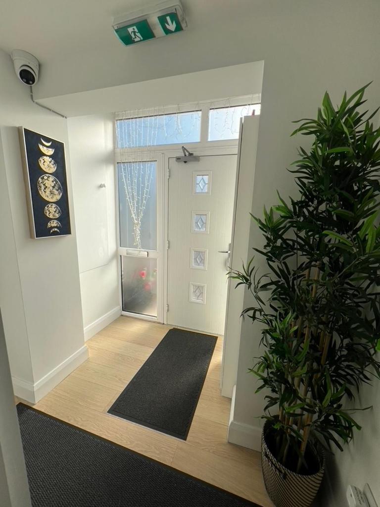 Zenobia London Luxury Apartments 핀칠리 외부 사진