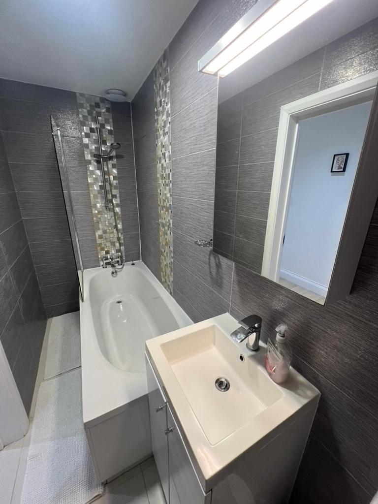 Zenobia London Luxury Apartments 핀칠리 외부 사진