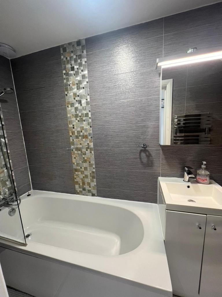 Zenobia London Luxury Apartments 핀칠리 외부 사진