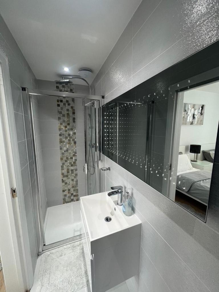 Zenobia London Luxury Apartments 핀칠리 외부 사진