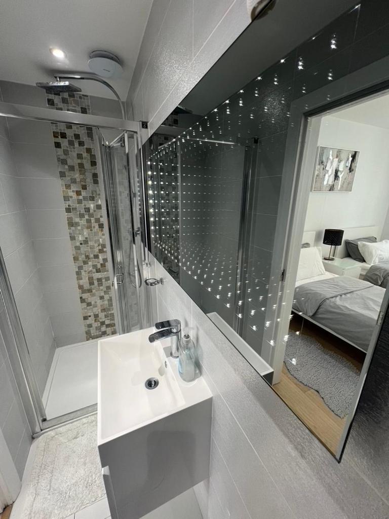 Zenobia London Luxury Apartments 핀칠리 외부 사진