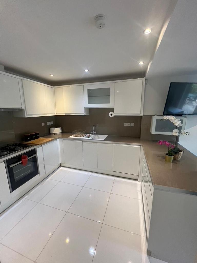 Zenobia London Luxury Apartments 핀칠리 외부 사진