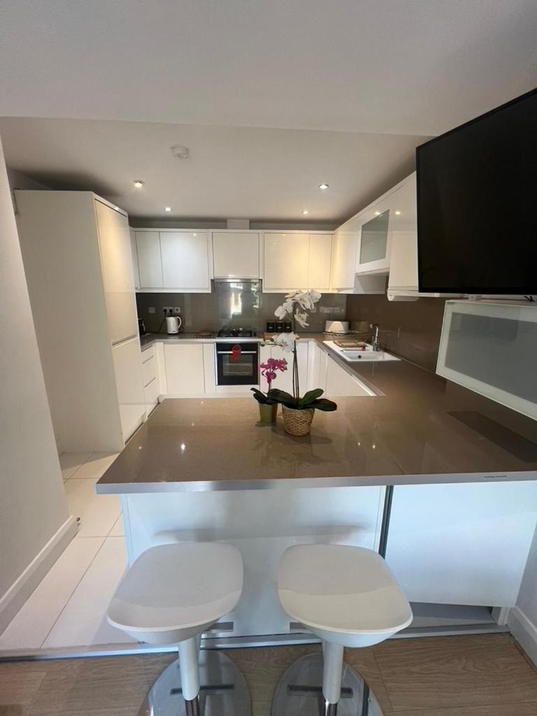 Zenobia London Luxury Apartments 핀칠리 외부 사진