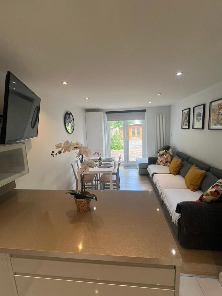Zenobia London Luxury Apartments 핀칠리 외부 사진