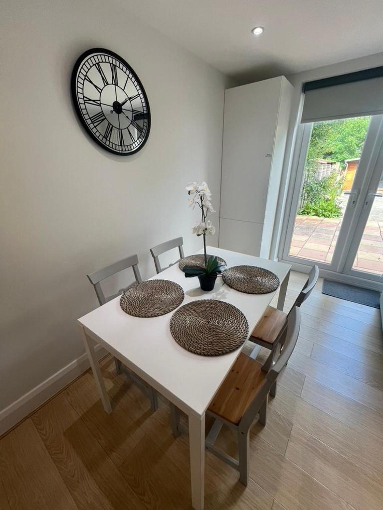 Zenobia London Luxury Apartments 핀칠리 외부 사진